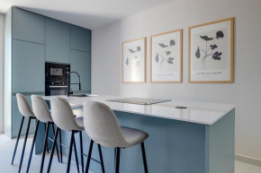 Chic Penthouse Steps from the Promenade